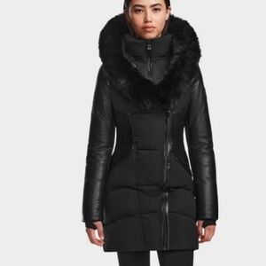 RUDSAK Elegant Black Puffer Jacket with Plush Fur Collar